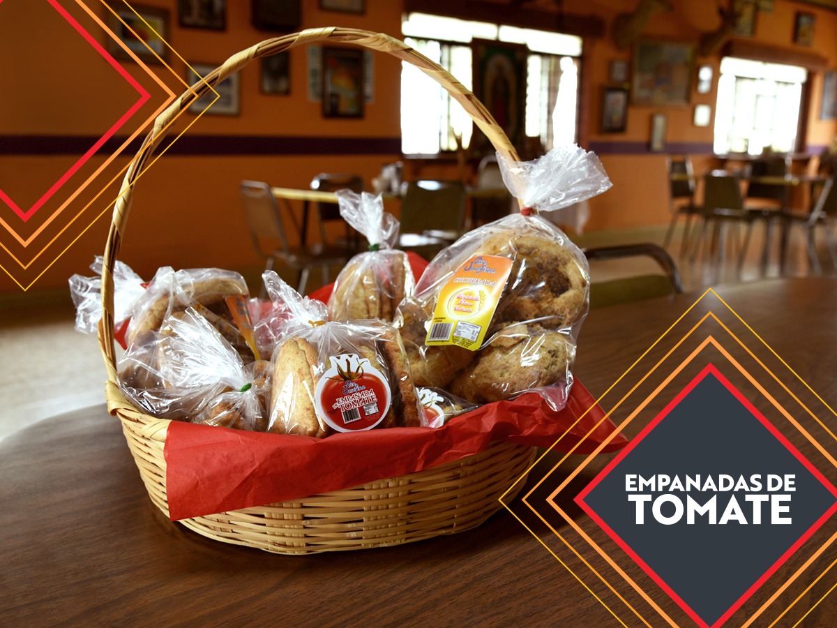 ¿Camino a #GeneralCepeda? 🦖 La parada obligatoria es el Restaurante Josefina. 🍲

Desde 1950, el lugar ideal para recargar pilas en el sureste de #Coahuila.⛽✨ ¡No te vayas sin probar la tradicional empanada de tomate!🍅🥧

¿Ya la conoces?🤔👇

#PuebloMágico #EnCoahuilaHayPlan