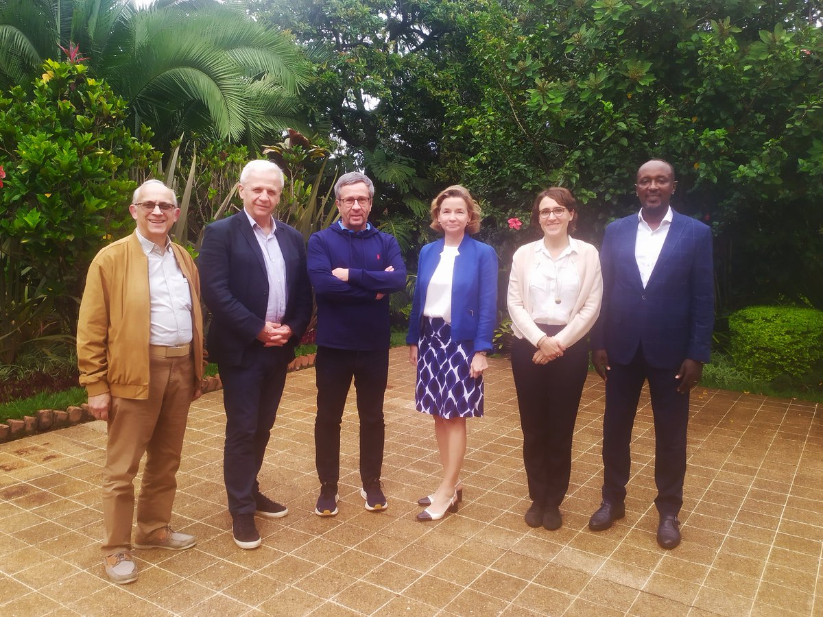 ambafrancerwa's tweet photo. Accueil d’une délégation de l’Université de Strasbourg à la Résidence de France : avec 8 nouvelles candidatures cette année, la France continue d’accompagner les médecins rwandais souhaitant se spécialiser dans le système hospitalo-universitaire français. https://t.co/zoiSnRpLyR