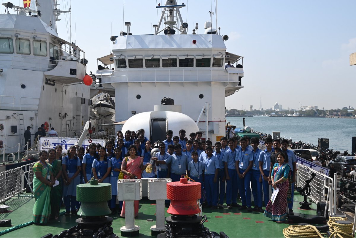 Def_PRO_Chennai's tweet image. Hqrs #CoastGuard Region (East) welcomed bright sparks of KVVMS School, Chennai, aboard #ICGSSagar.
​From the intricacies of the bridge to the heartbeat of engine room, the students experienced true essence of life as a Coast Guardsman.

​#CGDayCelebrations2026 #SentinelsOfTheSea