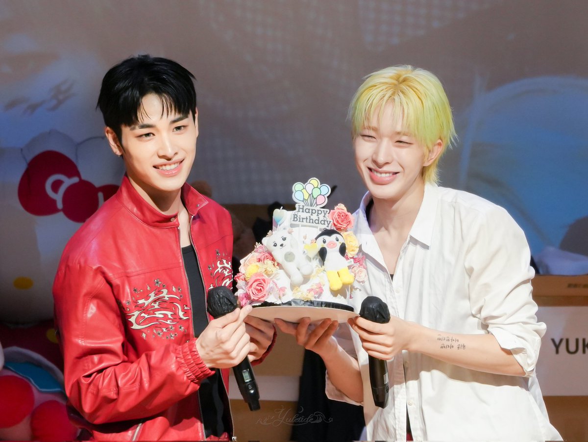 Yuletide0427's tweet image. 0123 HAPPY HARU DAY 🎉🐻‍❄️

#NEXZ #넥스지 #ネクスジ
#HARU #하루 #ハル
#Happy_HARU_Day