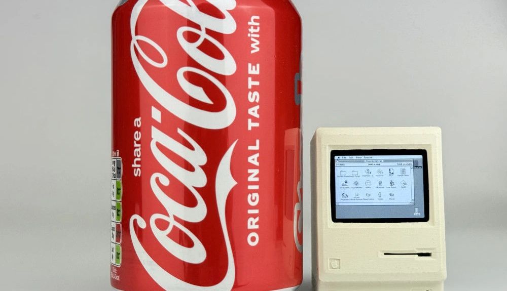 Faire tenir l’histoire du Macintosh dans seulement 62 mm ? C’est le défi relevé par le Pico Mac Nano, un mini-ordinateur aussi impressionnant que nostalgique, qui fait revivre l’expérience Mac dans un format incroyablement compact.
À découvrir ici : elektormagazine.fr/news/faire-ten…