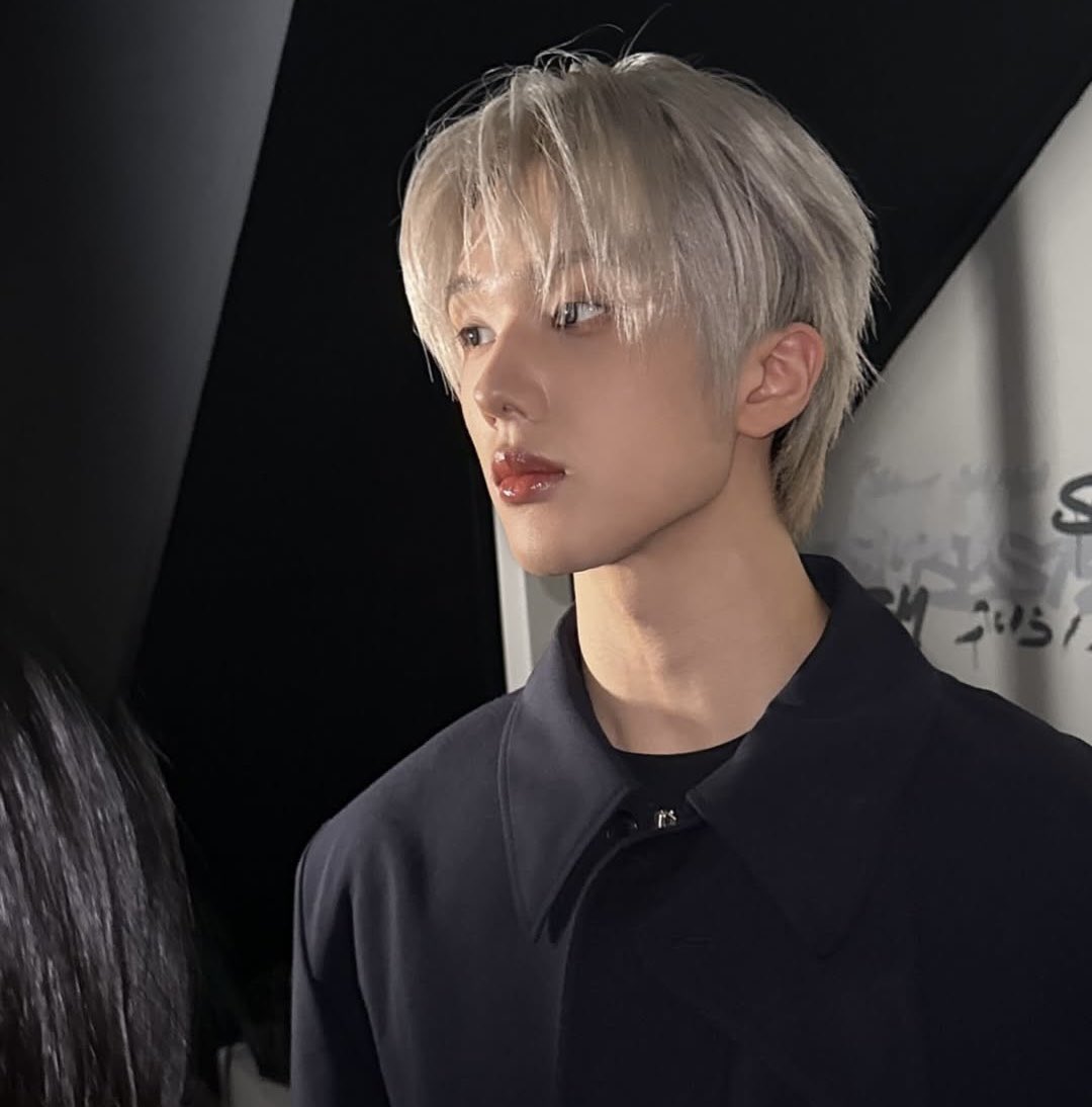 JStream_TH's tweet image. รอคอยคืนนี้อย่างใจจดใจจ่อมาก ๆ จีซองของเรากับ Paris Fashion Week ครั้งแรก🥰

มาเทรนแฮชแท็กรอจีซองไปด้วยกันน้า🫶🏻

JISUNG AT SYSTEM FW26
#SYSTEMFW26xJISUNG