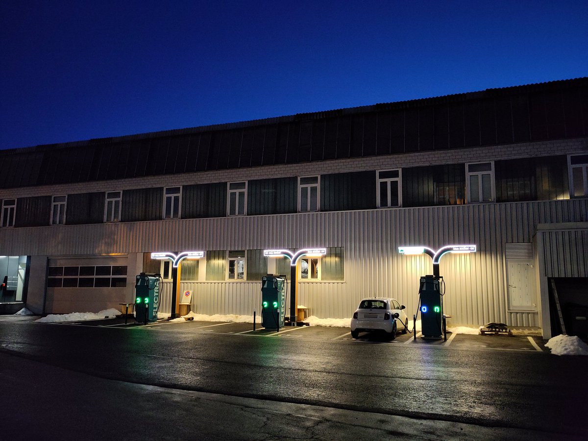 chargeguide's tweet image. Electra is being quiet about their first station of 2026. Opened 2 weeks ago in Wädenswil, but I haven't seen any social media post about it yet, and there's still no picture in the app 🤔

I had to visit to see what was going on. Everything seems to be working!