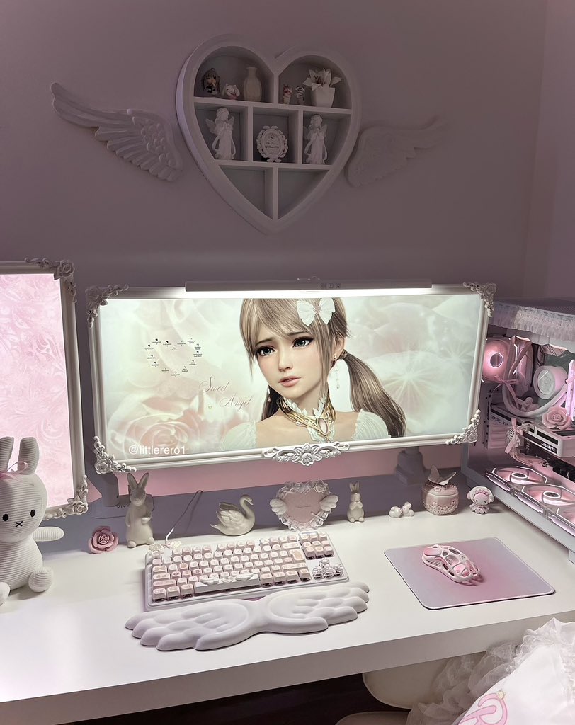 littlerero1's tweet image. i added a frame to my monitor ♡