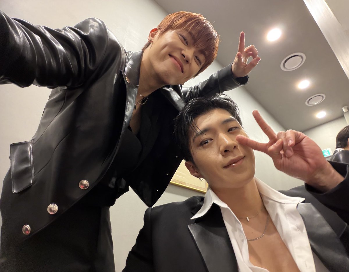 WM_ONOFF's tweet image. [#민균] 
와이트의 생일을 진심으로 축하합니다~ 
오늘만큼은 와이트의 좋은밤 보단 
와이트의 축하밤~~~~ 🥳🥳🥳🤭🤭☺️☺️
생일축하행 와이뜨~~~ 🎉🎉🎉🎉