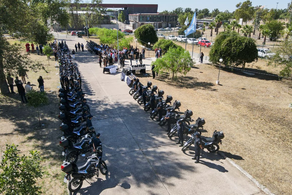 Seguimos invirtiendo para reforzar la seguridad en Villa Mercedes 🚓

Firmamos el decreto para licitar 10 patrulleros 4×4 destinados a las brigadas rurales y llevar más tranquilidad a productores y vecinos de la periferia.