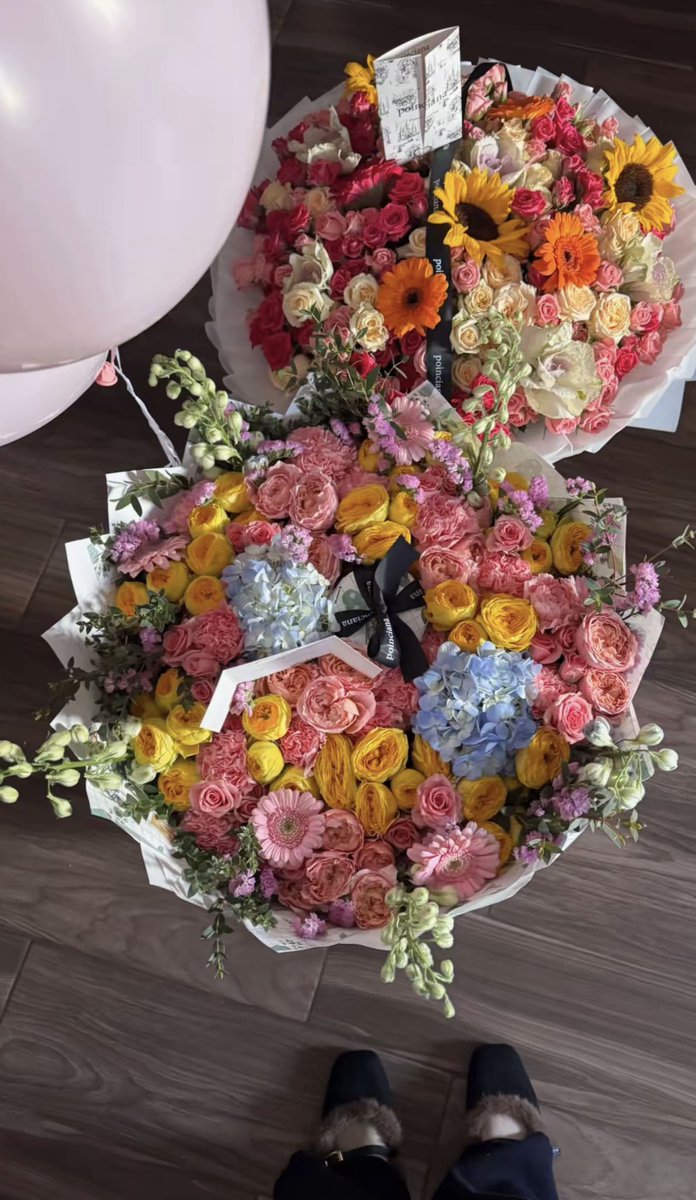 i3Moment's tweet image. Colorful flowers