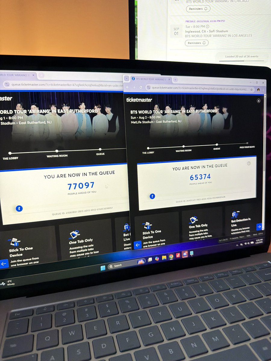 YOONlVRSE's tweet image. the entire stadium is in front of me gg