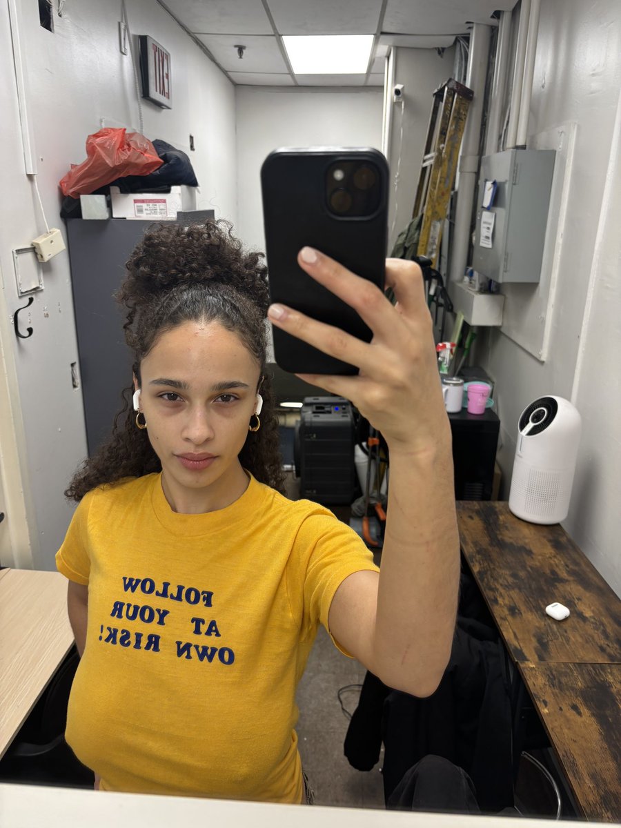 sarina 🛋 tweet media