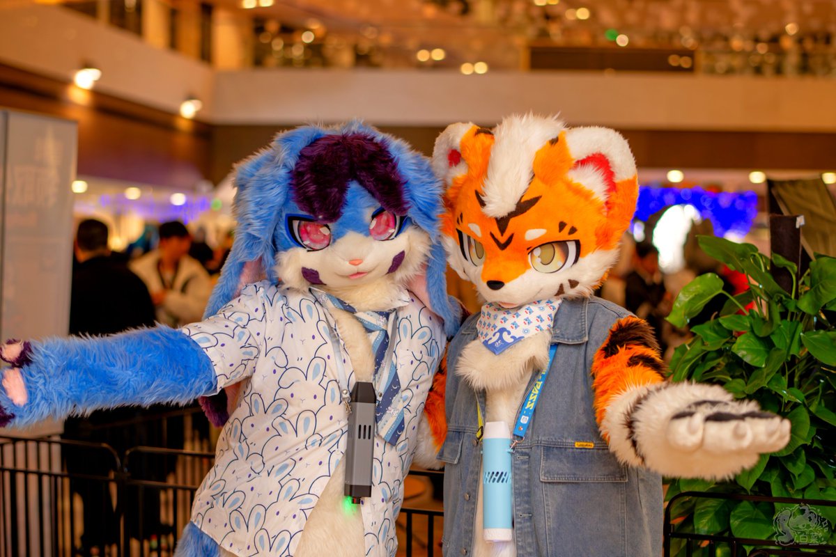 Wellcum to partyyyy owo😝
#FursuitFriday