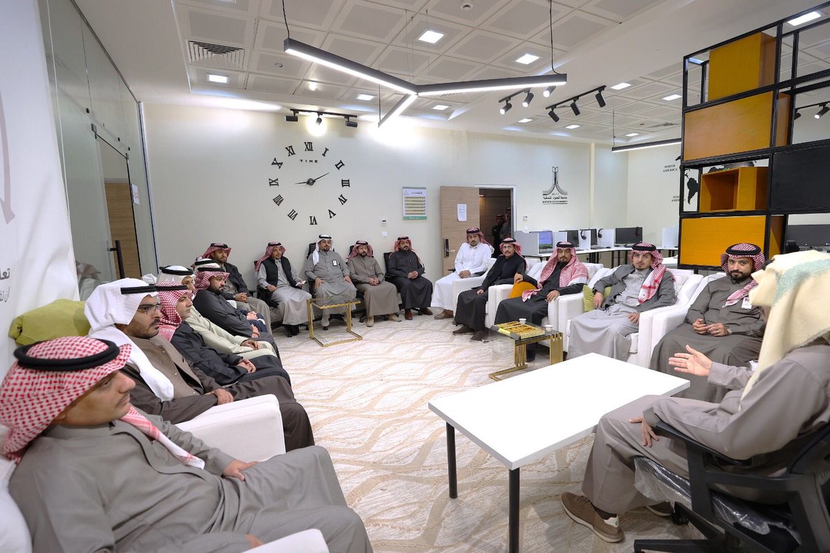 NBU_V_PAC_AF's tweet image. وكيل الجامعة للشؤون الأكاديمية أ.د. سعود بن عبدالمحسن المقحم يثمّن جهود القيادات الأكاديمية في الجامعة، وما تبذله من عملٍ منظم مع انطلاقة الفصل الدراسي الثاني ١٤٤٧هـ، مشيدًا بمستوى الالتزام الأكاديمي وتكامل الأدوار بما يضمن انضباط العملية التعليمية.
#جامعة_الحدود_الشمالية