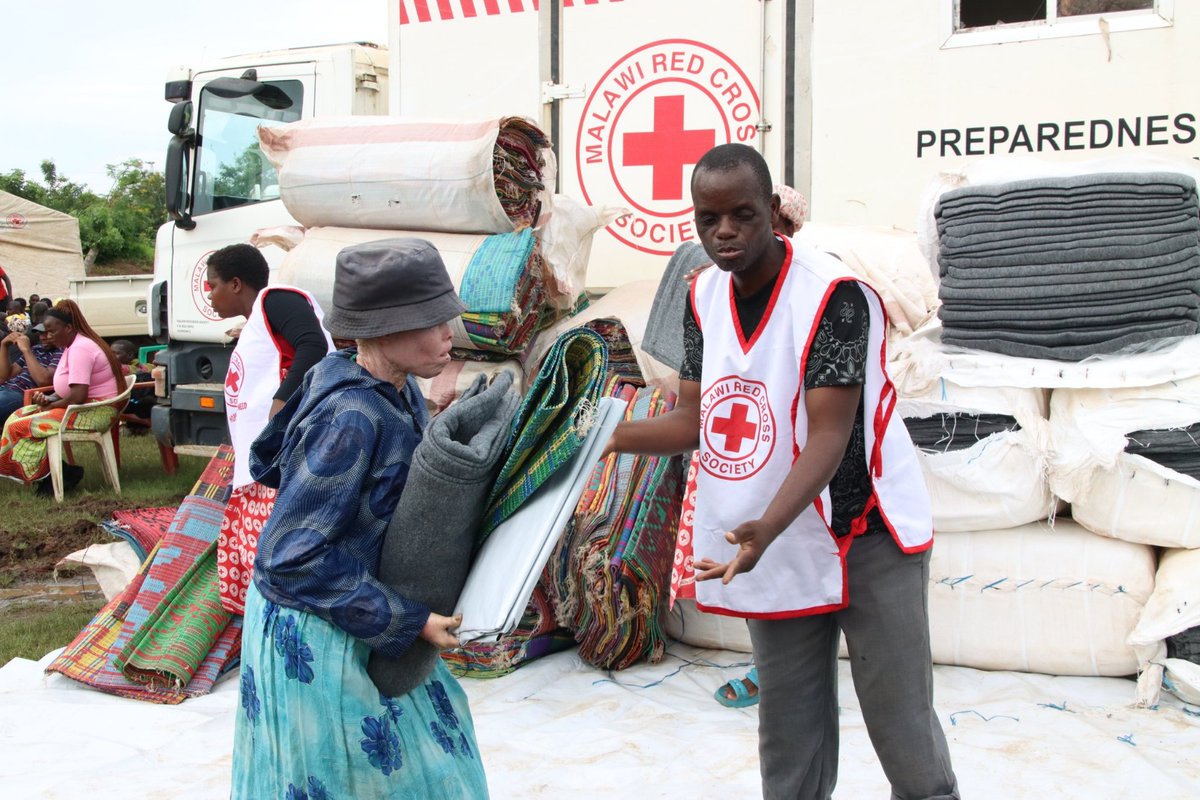 kopanomasilo6's tweet photo. Rainy season is testing communities across Malawi, Zambia, Zimbabwe.
From anticipatory action in Malawi to flood response and preparedness in Zambia and Zimbabwe, National Red Cross teams are working alongside authorities to protect lives and livelihoods.
Preparedness matters. https://t.co/qwdfcWbCuz