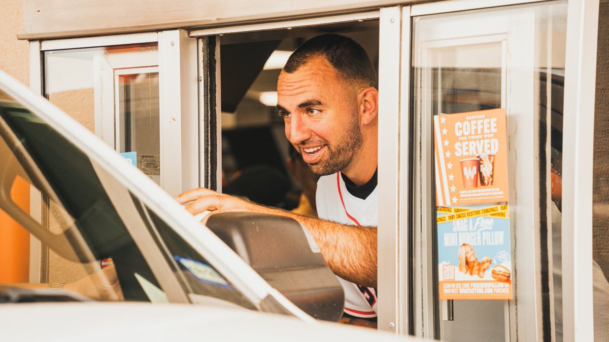 cchooks's tweet photo. The Astros Caravan made a stop at Whataburger by the Bay yesterday! https://t.co/TDPZ5ED4cT