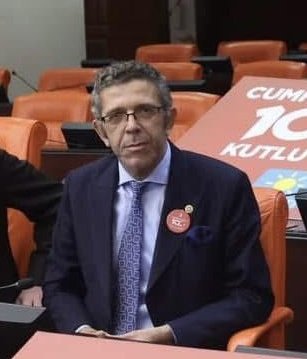 iyikulisresmi's tweet photo. "Tasarruf denince aklınıza hep emekli geliyor,dar gelirli geliyor.

Peki saray harcamaları, lüks giderler, garanti ödemeleri nerede?
Tasarruf yukarıdan başlamadıkça
bu kriz bitmez."

Yasin Öztürk
İYİ Parti Genel Başkan Yardımcısı
Denizli Milletvekili https://t.co/laPE3af1nJ