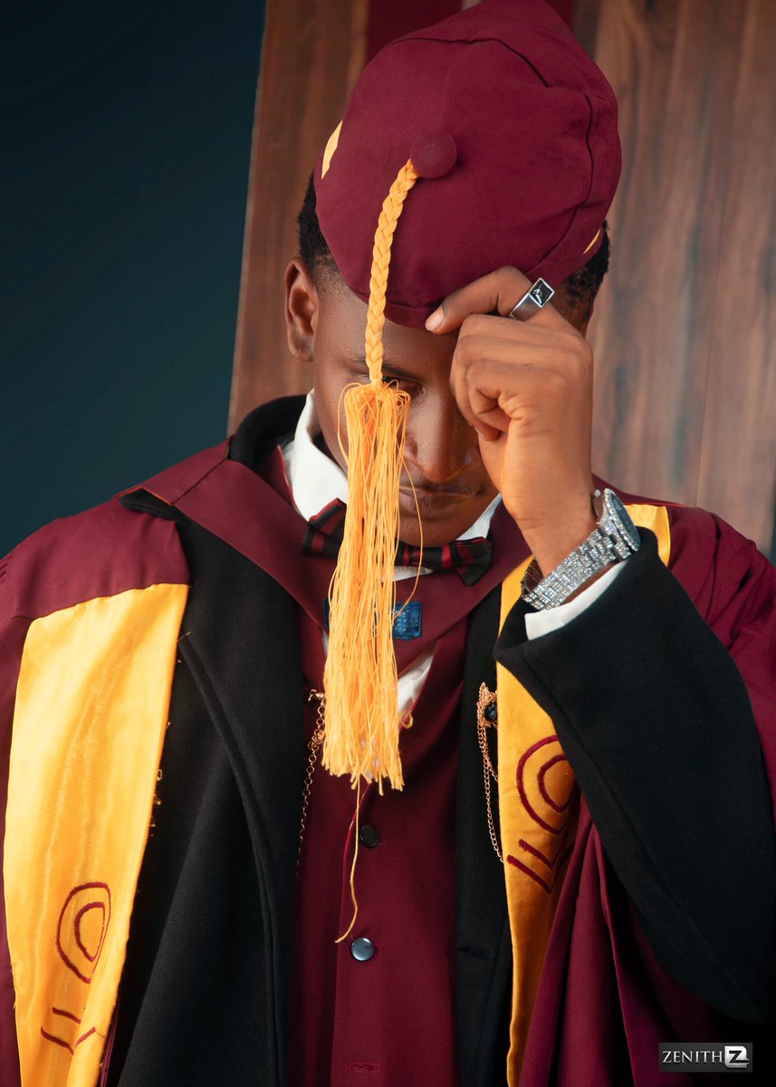 Osassinate's tweet image. Reintroducing:
Esangbedo-Philips Osas Christopher
B.A English Language
3.90 (Second Class Upper)
University of Lagos.
Admitted into 200 level after 1 year of DE; finished 4 years later due to strike!

Might not have had first class, but I’m grateful to God for seeing me through❤️