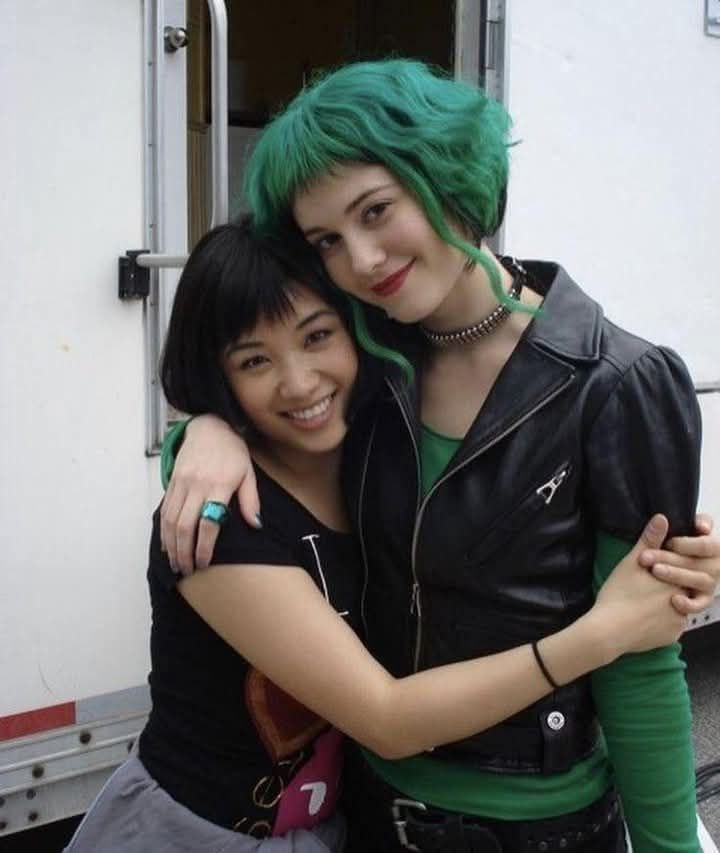 AQUELECARA's tweet image. Em realidade alguma um homem trocaria uma asiática virgem e fofinha por uma borderline que já rodou um carrossel de picas. Scott Pilgrim não passa de psyop pro beta assumir mulher rodada.