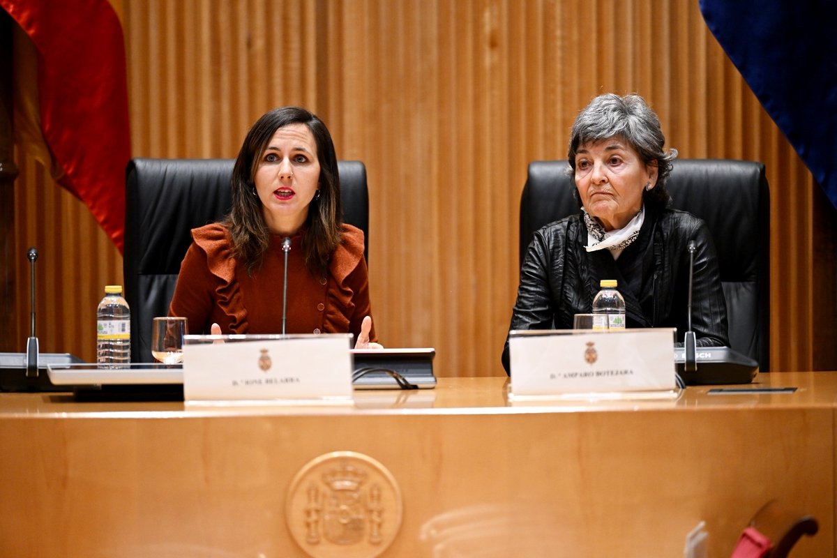 NicoSguiglia's tweet photo. Hoy @PODEMOS
organizó en el Congreso unas importantes jornadas para compartir, junto a organizaciones sociales, propuestas contra la privatización y en defensa de la #SanidadPública.

Asistieron, entre otras, representantes de la Marea Blanca de #Málaga y de @todosomospepa. https://t.co/GvFJpo7mG6