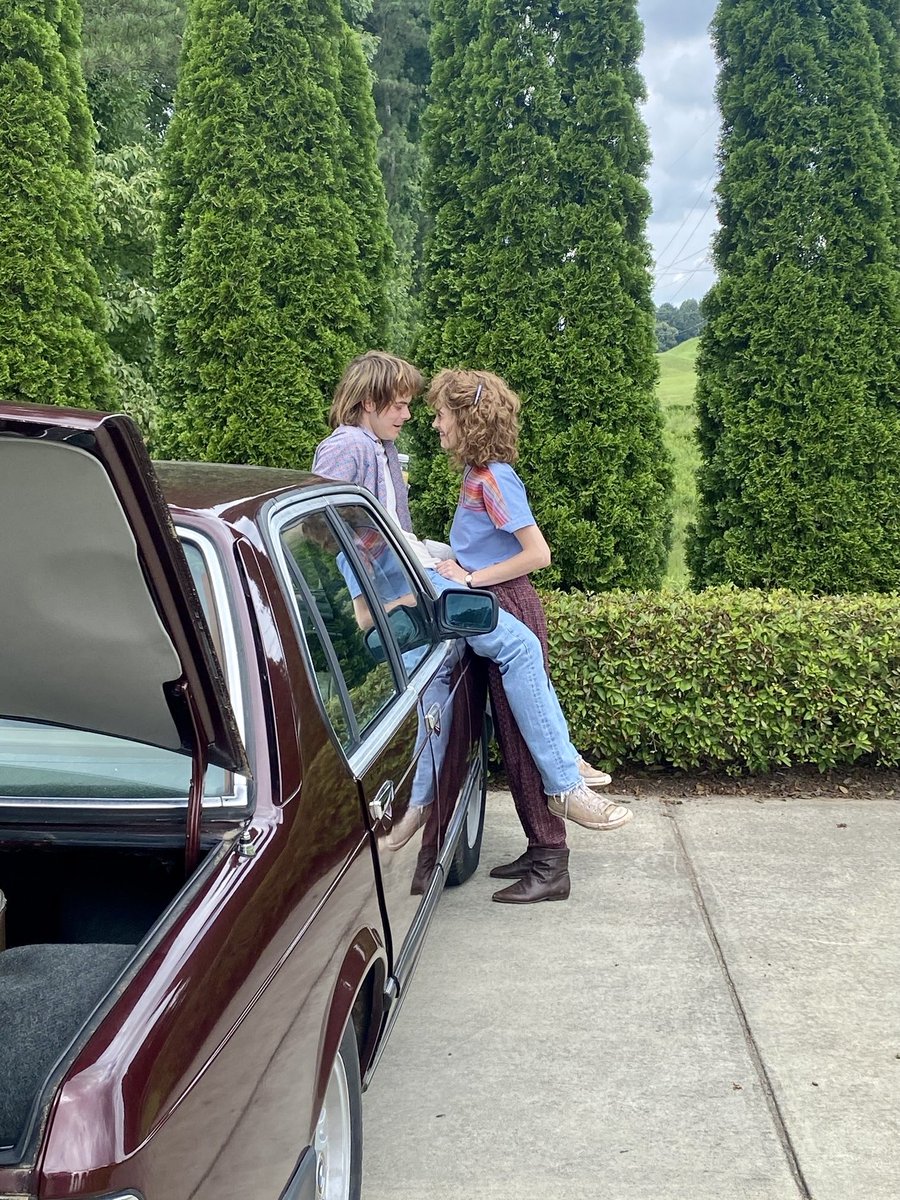 cowboylikewike's tweet image. This but it’s Byler leaving for college 💛💙