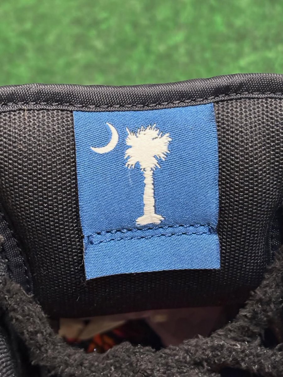 JustFreshKicks's tweet photo. Details are 🔥🌙 https://t.co/0pJ6ekOQU8