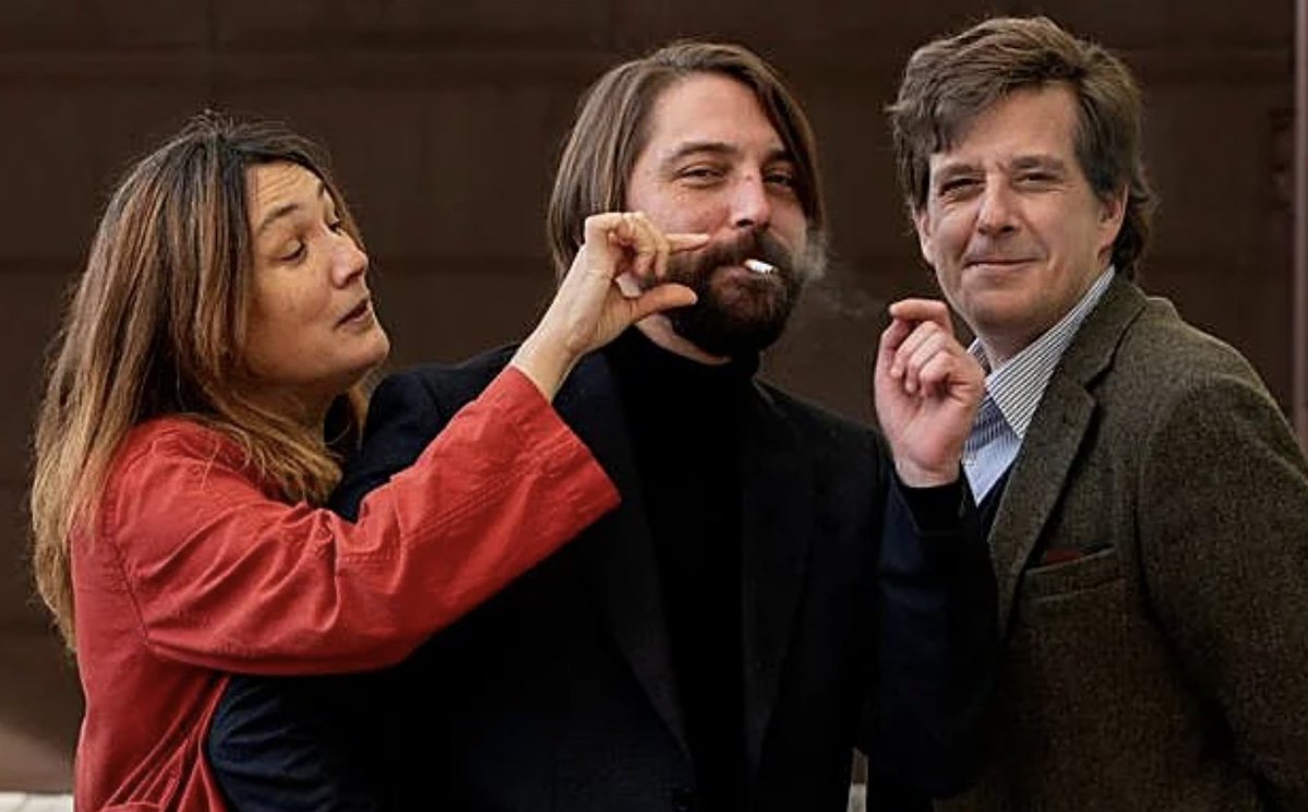 Estos señores y yo, tenemos un podcast. Porque no había suficientes podcast. Así que hacemos un podcast.