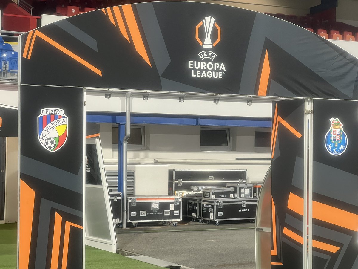 scottsas's tweet photo. #Scenesetter Viktoria Plzen v Porto @EuropaLeague https://t.co/MjVYmG8AIx