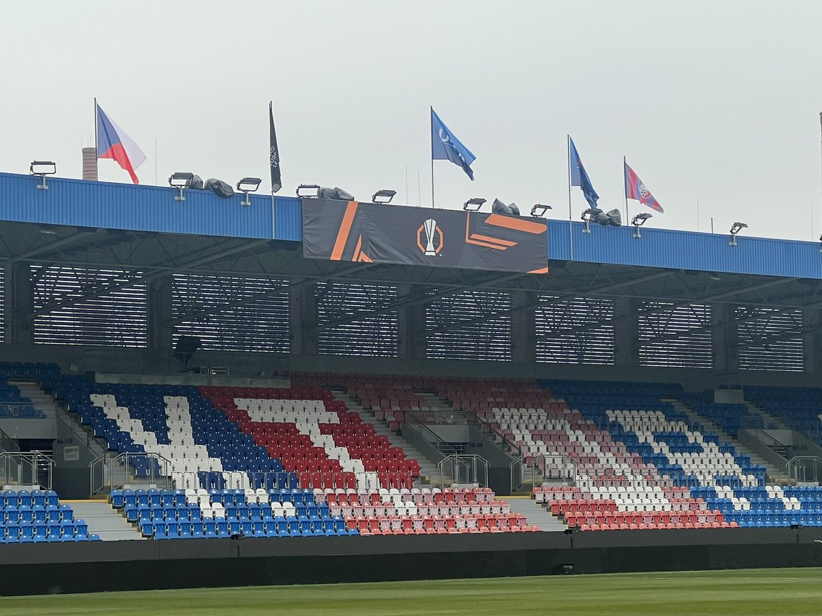 scottsas's tweet photo. #Scenesetter Viktoria Plzen v Porto @EuropaLeague https://t.co/MjVYmG8AIx
