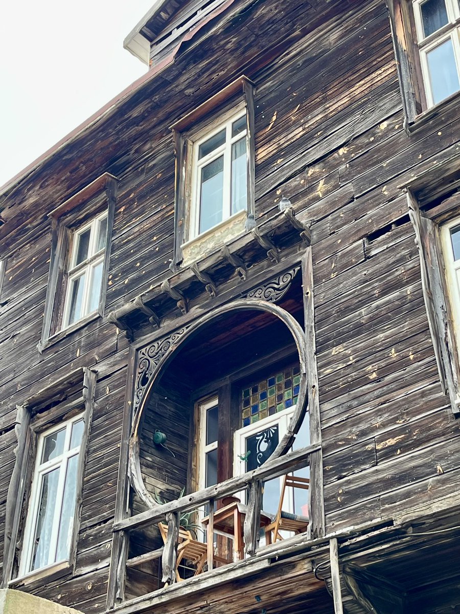 patyale's tweet photo. In the back streets of #Büyükdere an ab fab Art Nouveau gem. #İstanbul https://t.co/g9MTCCTkah