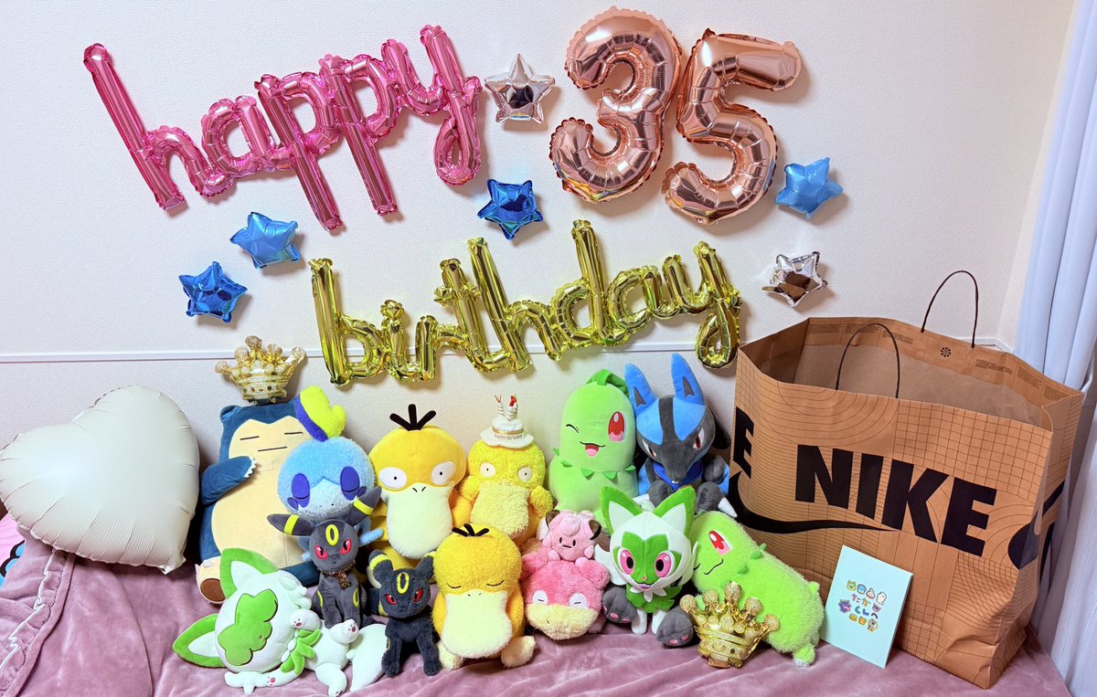 Kage2S2's tweet photo. 01/22🌈
35歳になりました🥳🎂

嫁さんに日付変わった瞬間から沢山おめでとうって言って貰って素敵な一日を過ごせました😊💖
プレゼントにはオフで履きやすいシューズをたくさん貰って履くのが楽しみ🥹
大好きなアイスケーキも食べれて最高でした💁‍♂️
今年も素敵な1年にします😉👍 https://t.co/fnsCXZTwBf