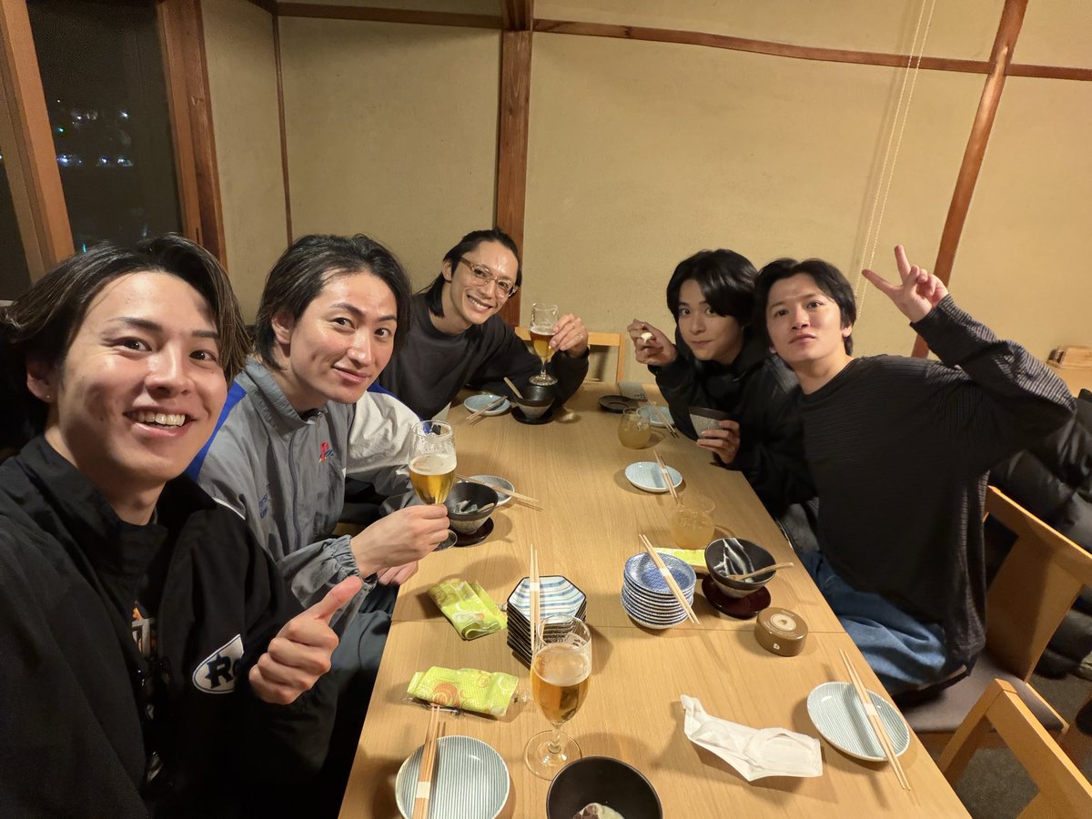 RIKU1994810's tweet photo. ゲネプロ終了！📖⚔️
みんな頑張りました！
明日はいよいよ初日！！
劇場にて、お待ちしております！！
みんなでご飯して、パワーチャージです🤝✨

#幕末松風録
#京の章 https://t.co/KXNuxOo15t