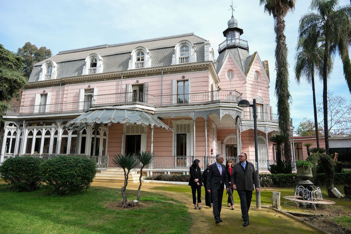 El Embajador M. Ioannou mantuvo una reunión con el Consejero de <a href="/TurismoAND/">Consejería de Turismo y Andalucía Exterior</a> y Andalucía Exterior, A. Bernal, el pasado 16 de enero en <a href="/AndaluciaJunta/">Junta de Andalucía</a> con el fin de reforzar la cooperación y coordinar actividades en el marco de la Presidencia de 🇨🇾 del Consejo de la UE.  #CY2026EU
