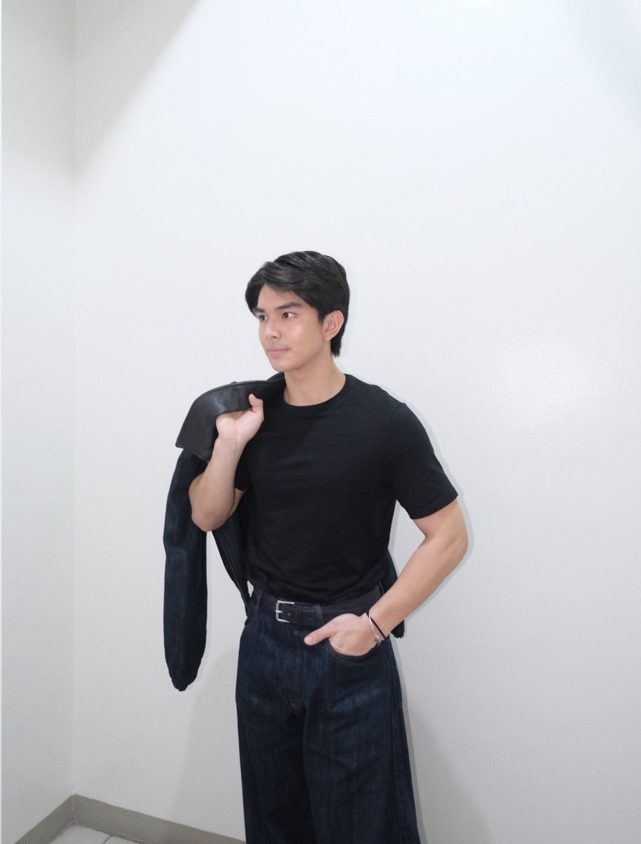 abcdefghijkzxx's tweet image. moree ootd like this plsssss super bagayyy

ASHRAVE THURSTICK TO ONE