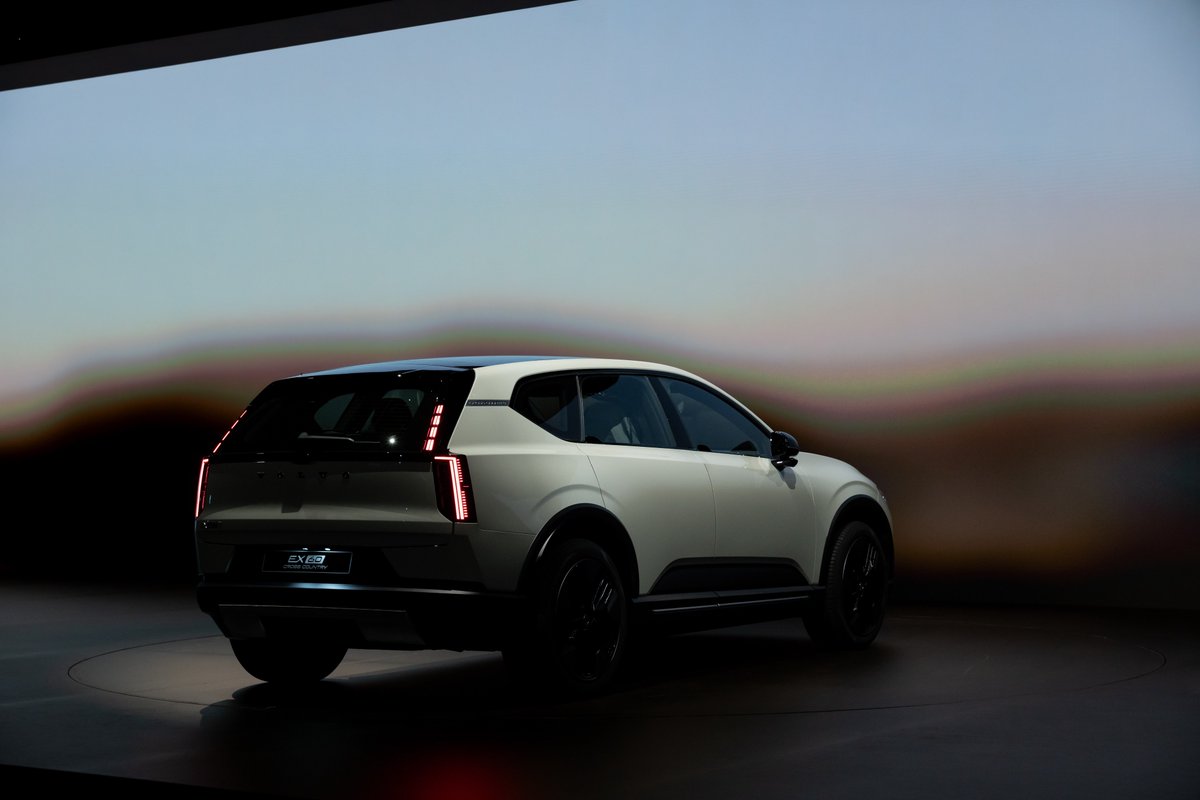 On the same day that Volvo Cars reveals the all-electric Volvo EX60 to the world, it also provides a first look at the EX60 in another flavour as it introduces the newest entry in its popular line-up of Cross Country models.

ex60forums.com/viewtopic.php?…