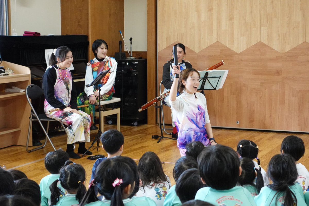 kariful731's tweet photo. 先日の大阪堺市の子ども園での音楽ワークショップ・コンサートの様子☺️
素敵な共演者のみなさんの音楽と子どもたちのつくる音、声、動きが混ざり合う、心地よい音楽の時間でした！ https://t.co/svydFYb9oB