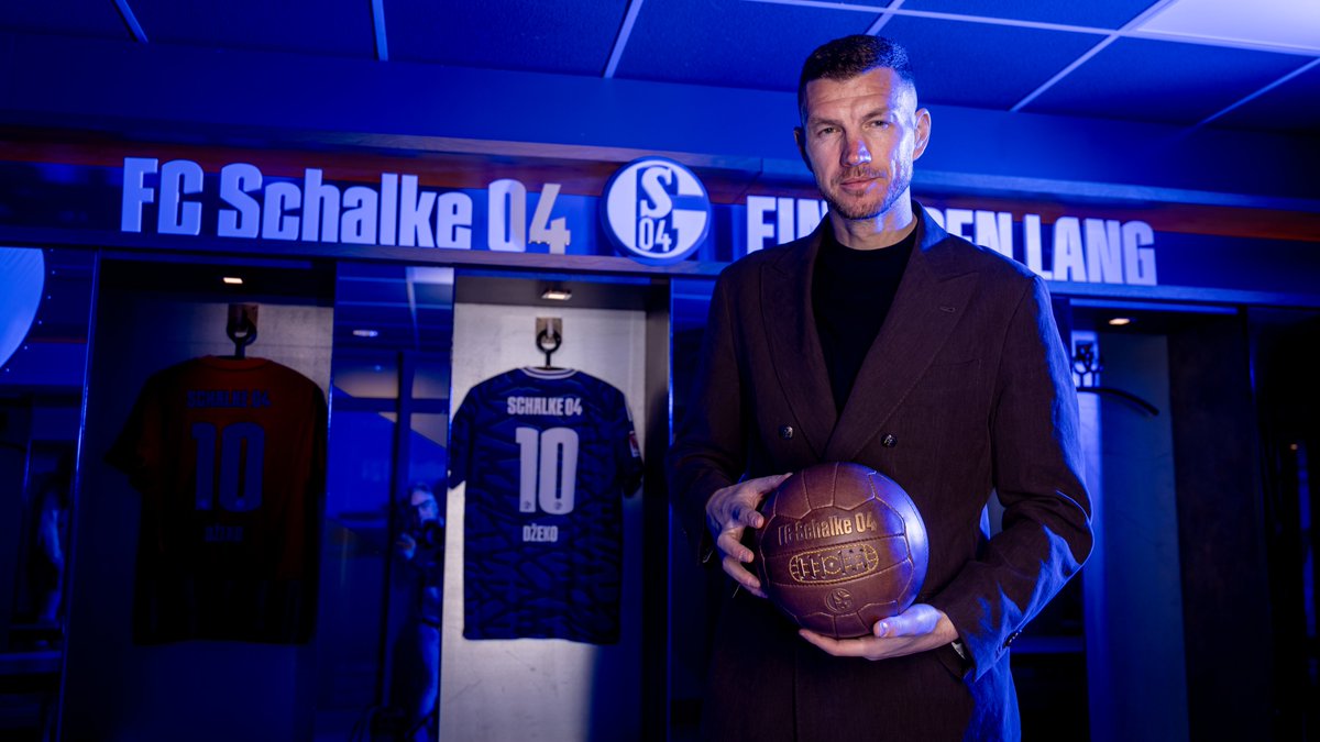 s04's tweet image. Verstärkung für den Angriff: Edin Džeko wechselt für den Rest der laufenden Saison zum #S04 🆕🎯

Willkommen auf Schalke, @EdDzeko! ⚒️

Mehr dazu hier
↪️ s04.de/Dzeko