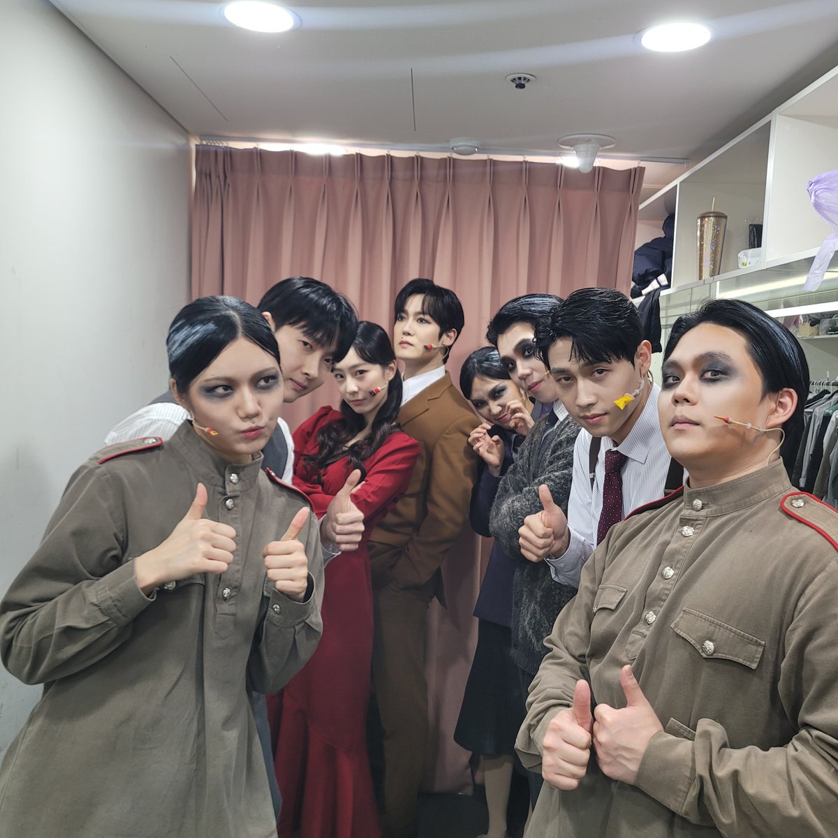 [뮤지컬 #미드나잇액터뮤지션]

🕰️1월 22일(목) 8시

오늘의 캐스트 단체사진 공개!

#양지원 #이승준 #김서연 #선주연 #설다혜 #김우성 #남수현 #조재철
_ 
𝟮𝟬𝟮𝟱.𝟭𝟮.𝟭𝟯-𝟮𝟬𝟮𝟲.𝟯.𝟭𝟱 
예스24아트원 1관