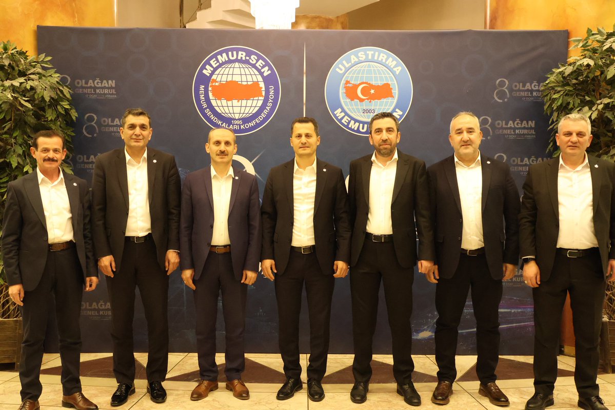 Vefayla, Birlikle, Kararlılıkla Yola Devam

8.Olağan Genel Kurulumuzda şahsıma yeniden tevdi edilen bu onurlu görev için başta delegelerimiz olmak üzere tüm teşkilatımıza gönülden teşekkür ediyorum. Gösterilen teveccüh, omuzlarımızdaki sorumluluğu daha da büyütmüştür.
Bu süreçte