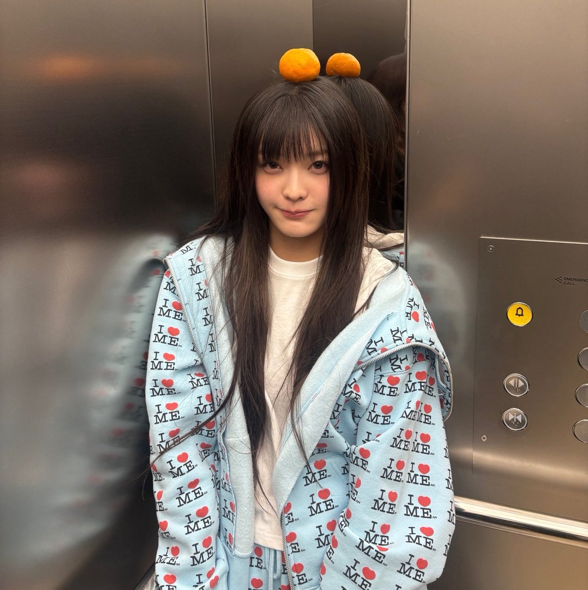 theillitnews_'s tweet image. YVES sunbaenim reacted to IROHA listening to her songs. 

“Iroha listens to my music”
“My favorite”
“I suddenly became a person overflowing with love”
“Any hate toward Iroha will be considered hate toward me”

#ILLIT #아일릿