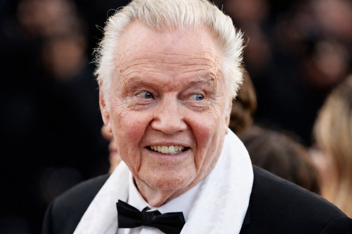 BREAKING: Actor Jon Voight just said: "Let's be honest. Donald Trump is a tough man. He can be brash, outspoken, and unapologetic. But no one has fought harder for the heart and soul of America in my lifetime"

Do you agree Voight?
✅YES or 
❎NO?

IF Yes, Give me a 👍!