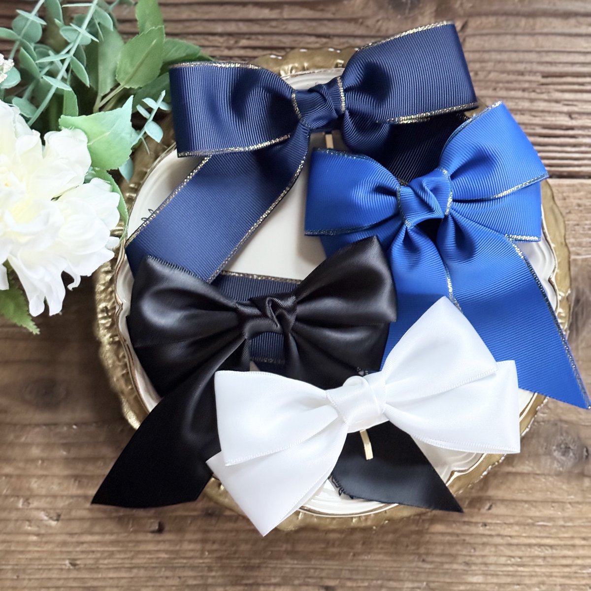 ネイビー、ブルー、ブラック、ホワイトの定番カラー。 式典や発表会