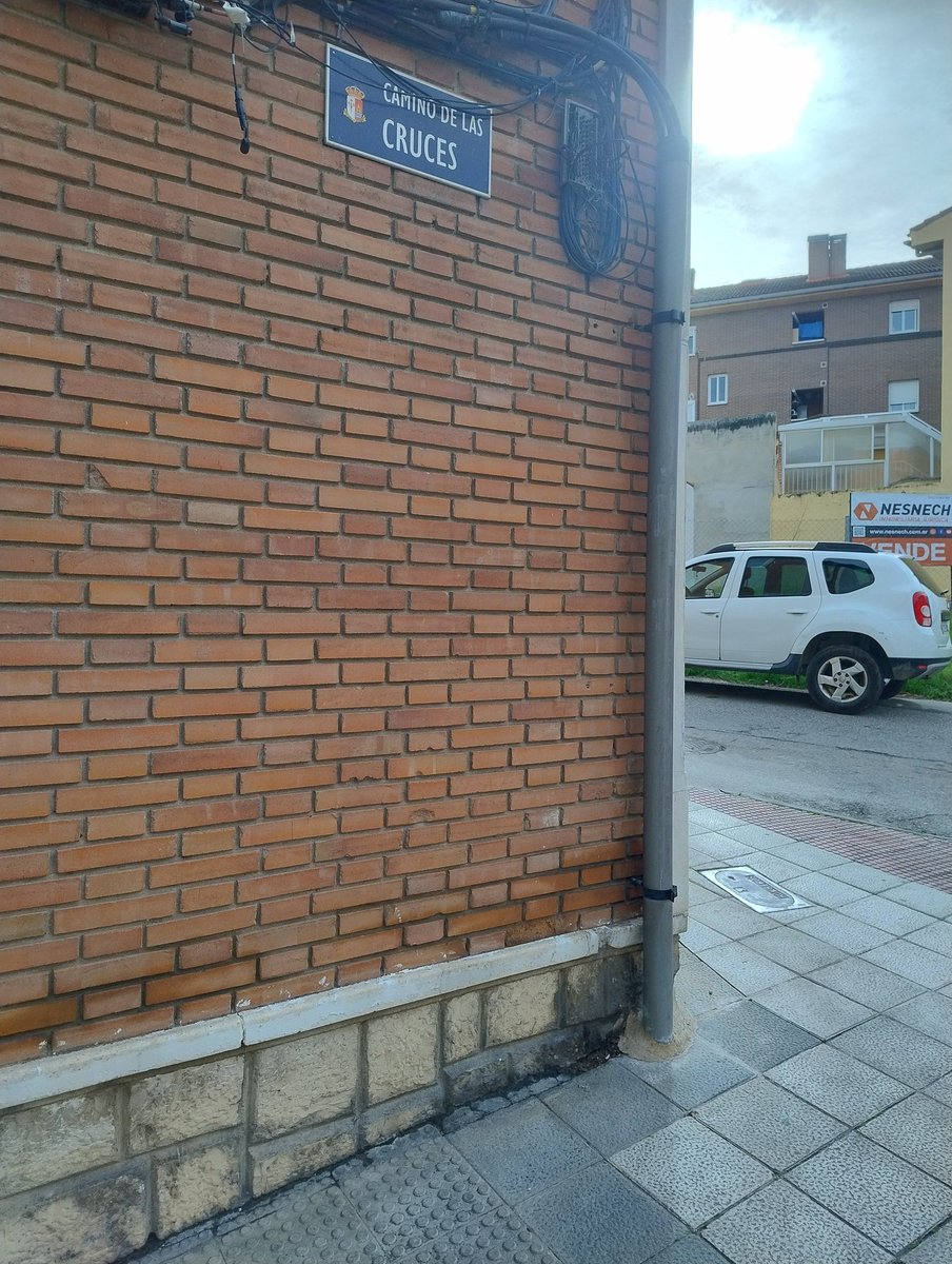 vicentico4567's tweet photo. @HeraldoAranjuez @Ayto_Aranjuez A ver si por favor pintan el paso de cebra porque cruzar està muy peligroso. https://t.co/XBS938J0O9