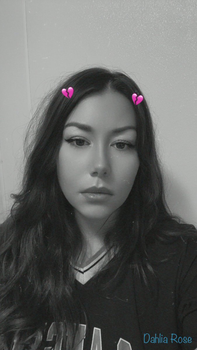 daliaroseof's tweet photo. Brunette @OnlyFans babe footfetish, nail fetish, heels and more. Findom seeks paypig #spoilme #sugardaddyneededasap https://t.co/K6TLK31tys