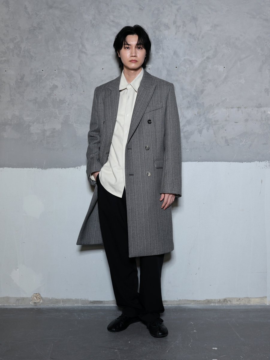 Ami Paris presented its Fall/Winter 2026 collection last night on Champs-Élysées as part of Paris Fashion Week, with Bright Vachirawit, Seungkwan, Dori Sakurada, and other notable guests in attendance.

Marking the House’s 15th anniversary, creative director Alexandre Mattiussi