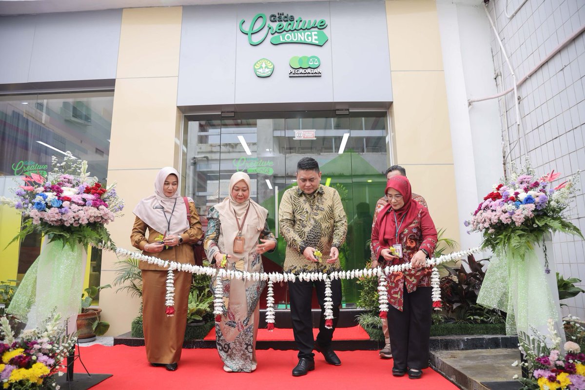 maswir42's tweet photo. Bentuk Dukungan Terhadap Dunia Pendidikan, TGCL Pegadaian ke-24 Diresmikan di Universitas Riau https://t.co/Rko9dlw3yK
#pt #pegadaian #uir #universitas #resmikan https://t.co/PmCKJ44htx
