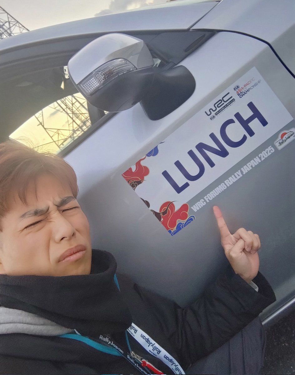 こーし tweet media