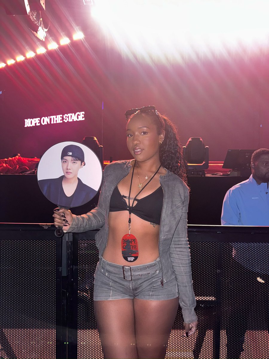 rt to get barricade for bts we got this army <3