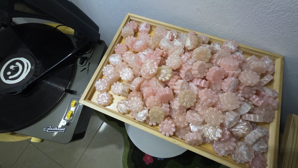 มีสบู่เดซี่จิ๋วไปแจกเป็นจำนวนมาก ด้อมเล็บมารับไปให้หมดนะคะ ไม่อยากขนกลับ 🫶🏻😘
#ของขวัญจากด้อมเล็บ