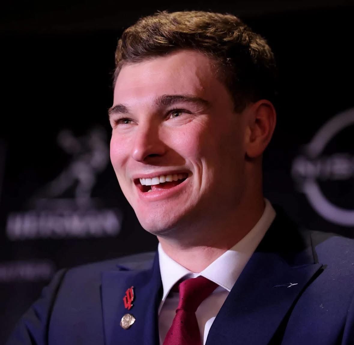 1Nicdar's tweet image. 130 schools said no.
He led the losingest program in college football history to a national championship anyway.
Fernando Mendoza was a 2-star recruit from Miami.

He tried to walk on at his hometown school. They passed.
So did FIU.
So did FAU.
So did everyone else.

At 17, he…