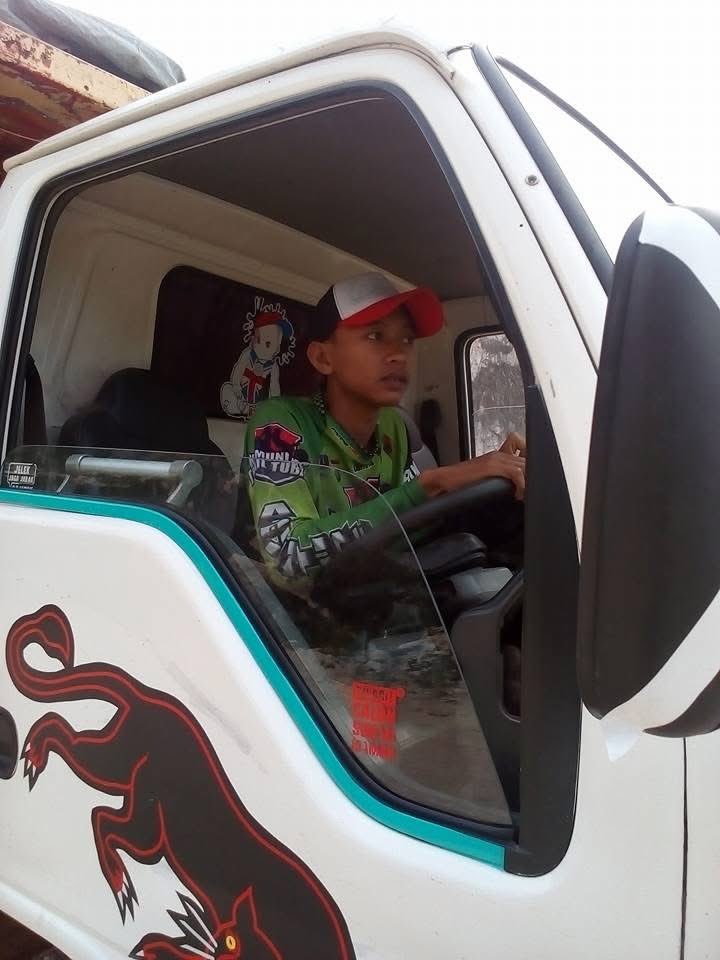 Ketika orang lain bilang 
Lu mah enak 
🗣️: eh 2016 gw masih jadi supir truck btw 🫠🤣