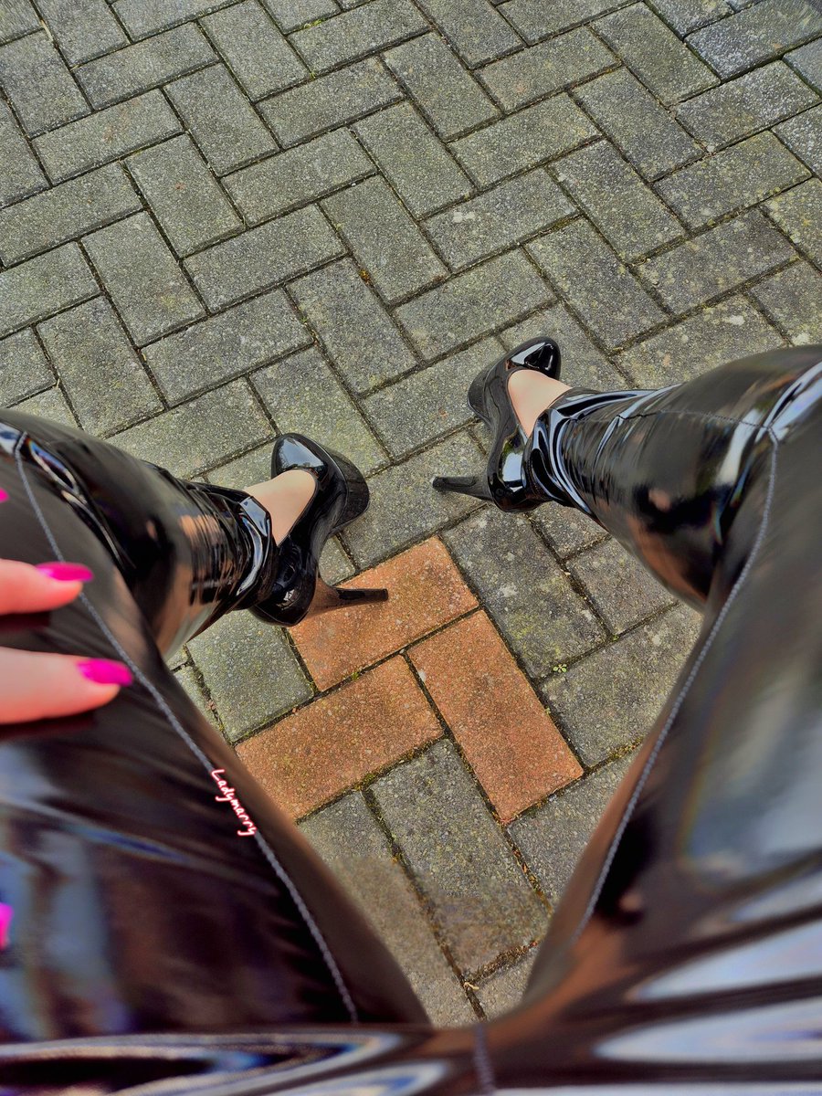 LadyMarryFin's tweet image. Ladymarry in 🖤
Schlicht und so sexy ... 

🖤