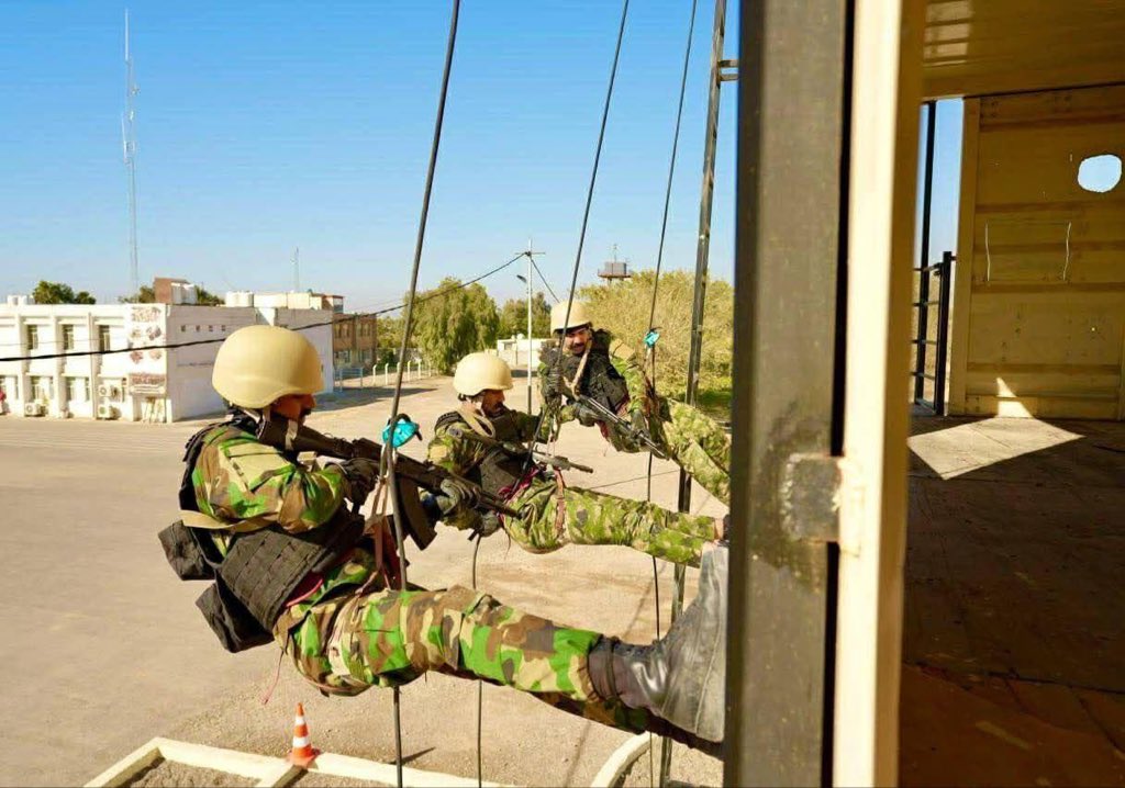 trj313's tweet photo. مديرية التدريب في الحشد الشعبي تخرّج دورة الإنزال التكتيكي الخامسة لتعزيز الجهوزية القتالية

#حدودنا_امانة 
#القائد_العام_للقوات_المسلحة https://t.co/4Wq7GKi58u